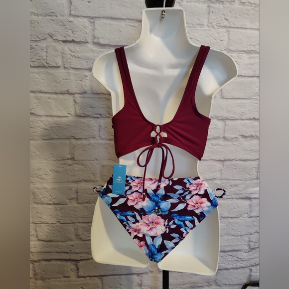 CUPSHE Women's Bikini Swimsuit Front Cross Lace Up Two Piece Bathing Suit - Picture 4 of 9